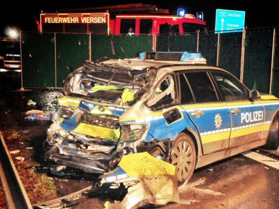 Пьяный украинец на фуре протаранил полицейский автомобиль в Германии, погибла женщина-полицейский 02