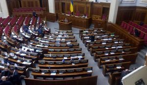 Заседание Рады проходит в полупустом сессионном зале: нардепы решили не дожидаться начала каникул и разошлись. ФОТОрепортаж