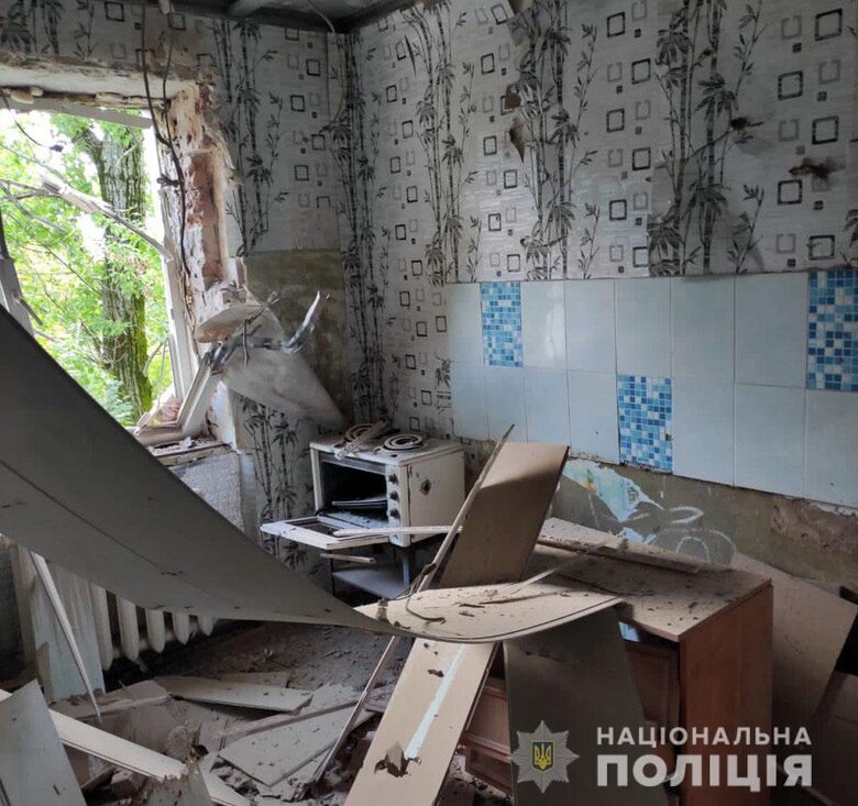 Некеровані ракети, С-300, РСЗВ: Росія завдала 44 удари за добу по Донеччині. Є загиблі, - Нацполіція 11