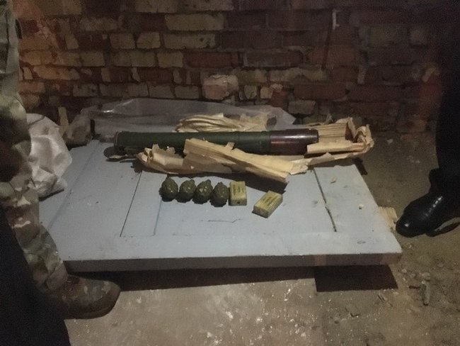 СБУ в Сумах вилучила зброю, вивезену з Донбасу 02