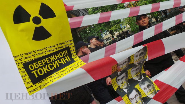 Обережно, токсичні! - активисты пикетируют ГПУ и МВД с требованием отставки Луценко и Авакова 07