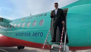 "Слуга народа" Тищенко и пограничники отрицают, что из-за него задержали самолет