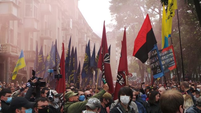 Участники акции Стоп реванш протестовали у дома Зеленского 06