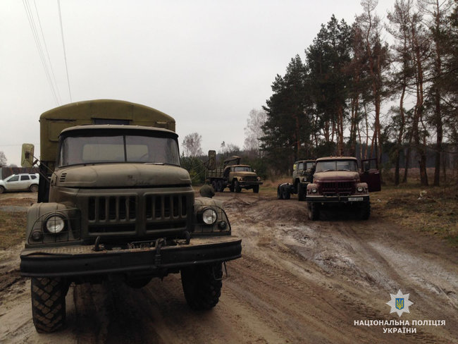 Поліція Житомирщини викрила схему масштабного розкрадання військової техніки: 200 обєктів було підготовлено до продажу 08