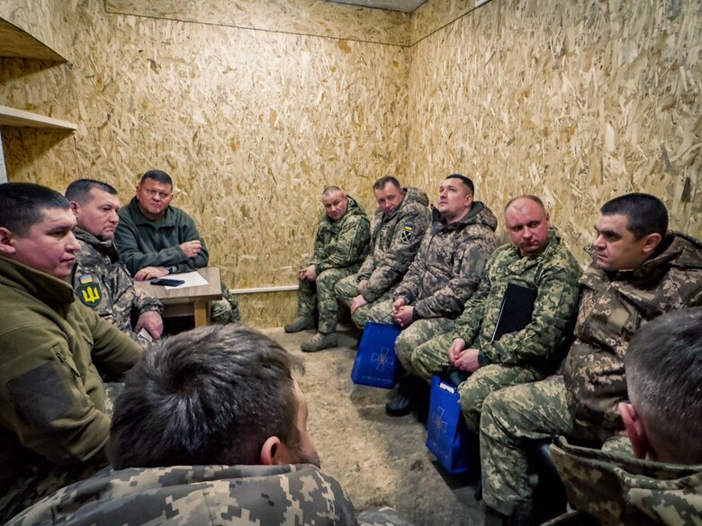 Залужний та Шаптала відвідали зони відповідальності ОСУВ Таврія і Одеса: Узгодили кроки задля підвищення ефективності застосування військ 08 Залужний та Шаптала відвідали зони відповідальності ОСУВ Таврія і Одеса: Узгодили кроки задля підвищення ефективності застосування військ 08