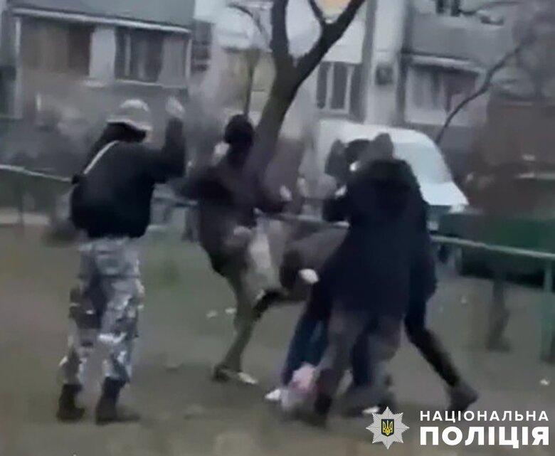 повідомлено про підозру чотирьом учасникам побиття хлопця