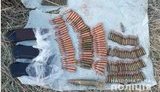 Мешканець Лисичанська, який стріляв 15 березня у продавщицю в магазині, "здав" правоохоронцям свій схрон зі зброєю, - Нацполіція. ФОТОрепортаж