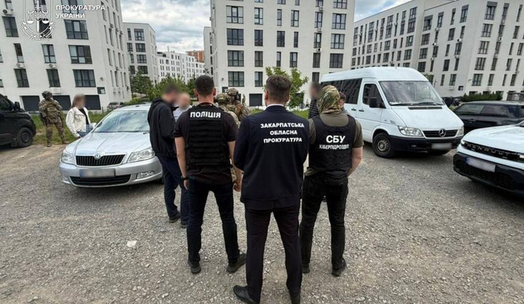 За $25 тыс. "устроили на работу" военнообязанного: будут судить адвоката и директора филиала колледжа на Закарпатье. ФОТО