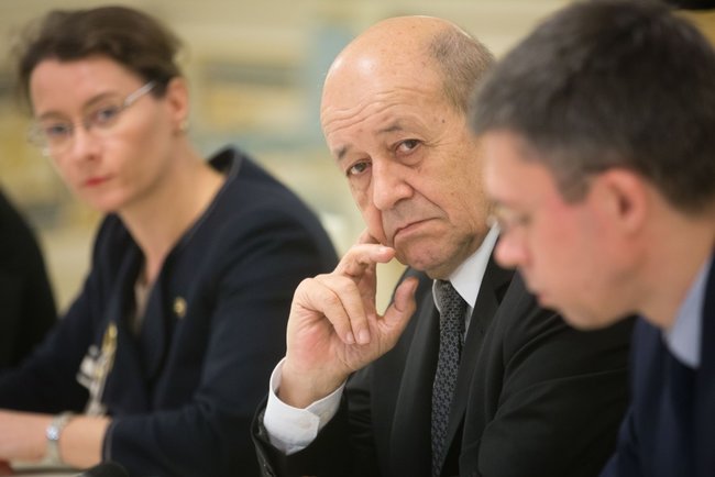 Порошенко запросив Макрона відвідати з візитом Україну найближчим часом 02