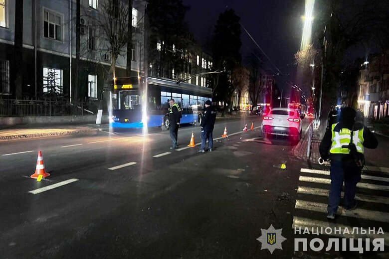 ДТП у Вінниці 16 січня: водій Mersedes збив на пішоході двох дівчат