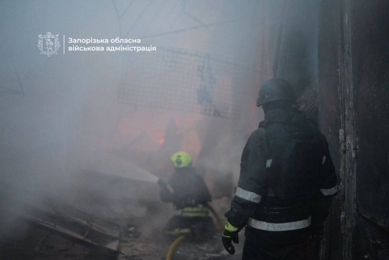Russia struck Zaporizhzhia: the bodies of two women were recovered from the rubble