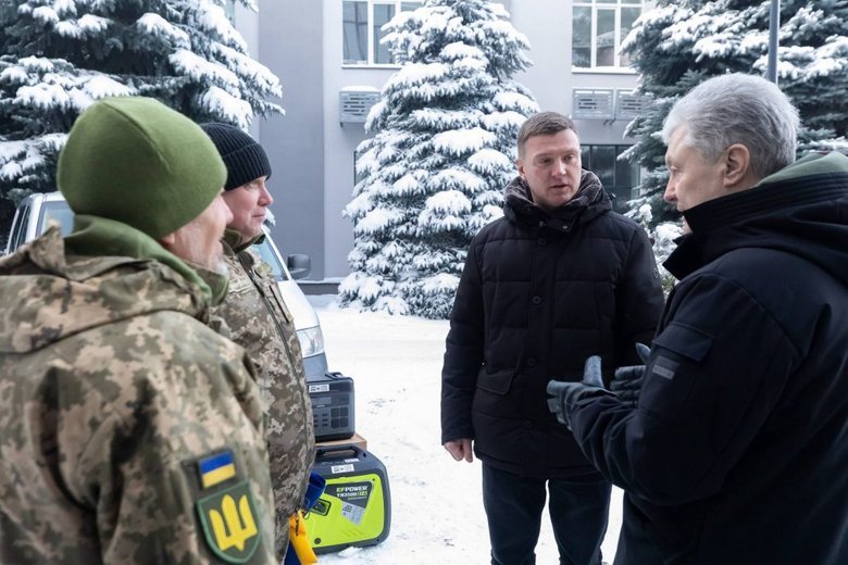 Допомога Порошенка фронту