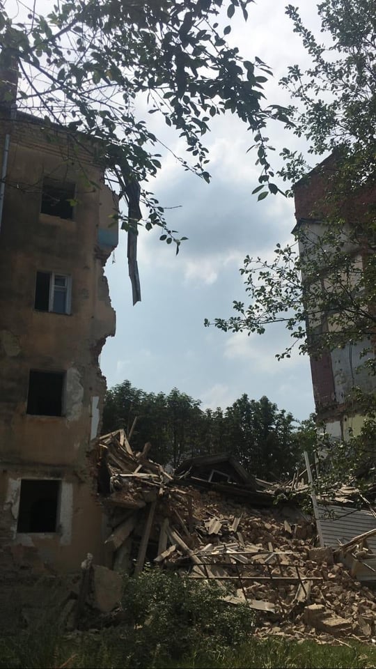 На Львовщине обрушился подъезд дома, где два года назад погибли 8 человек 02