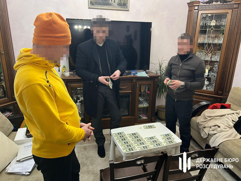 Депутат облради зі спільником намагалися видурити понад 1 млн грн у підприємця на Львівщині