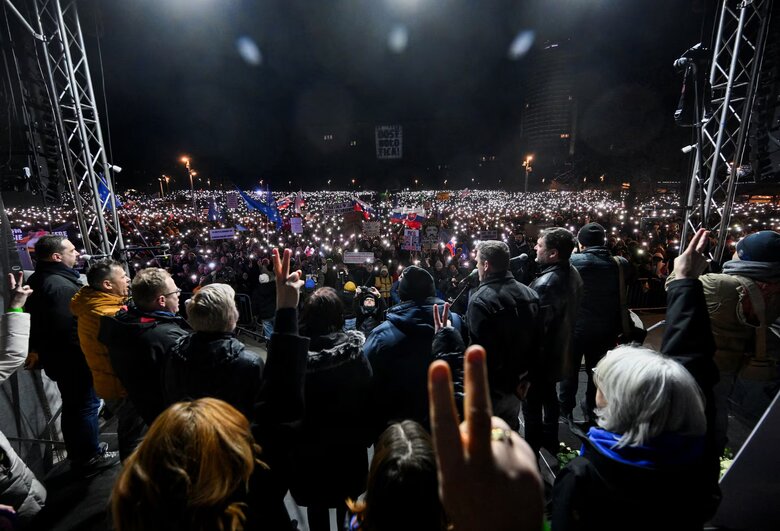 Словаки на протестах 21 лютого вимагали відставки Фіцо