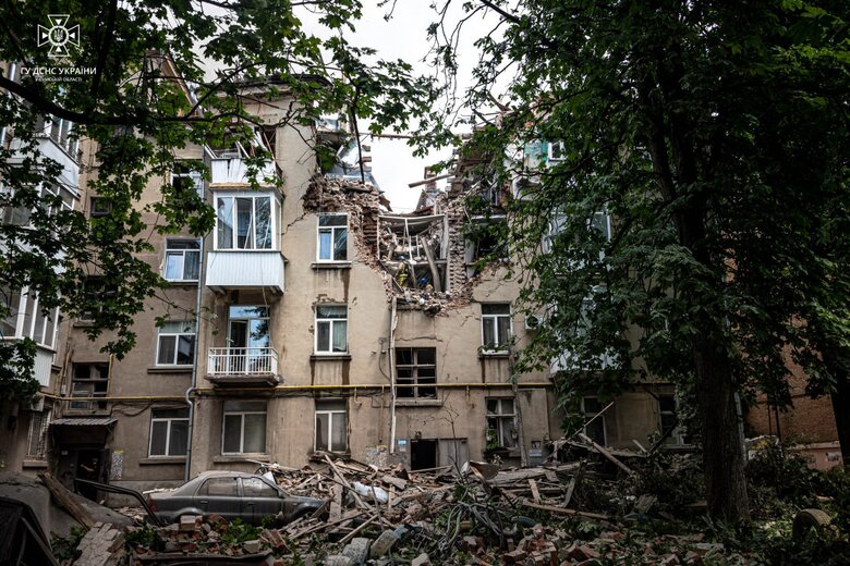 Наслідки атаки дронами на Суми: є значні руйнування у середмісті 06