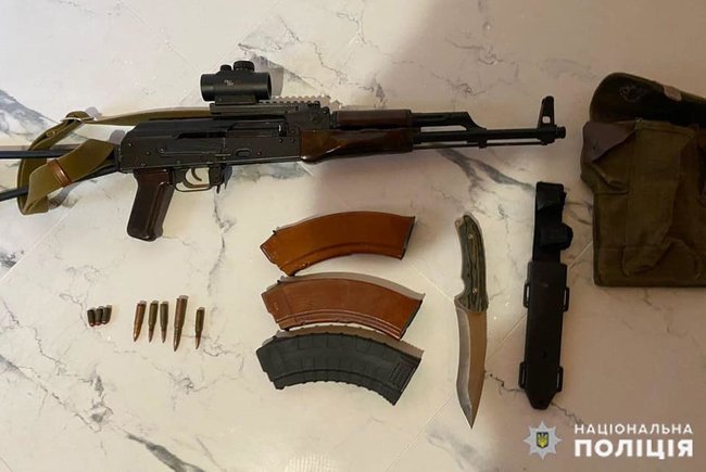 Поліція Закарпаття припинила діяльність міжнародного каналу переправлення нелегалів через держкордон 03