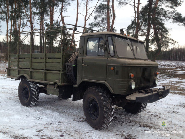 Поліція Житомирщини викрила схему масштабного розкрадання військової техніки: 200 обєктів було підготовлено до продажу 04