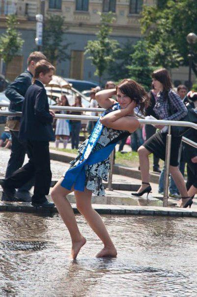 Выпускницы без трусиков 