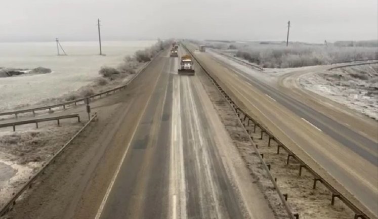 Обмеження через негоду скасовано: в Україні повністю відновили рух на державних трасах