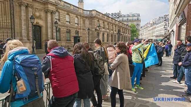 Zelenskyi arrives at Elysee Palace to meet Macron 04