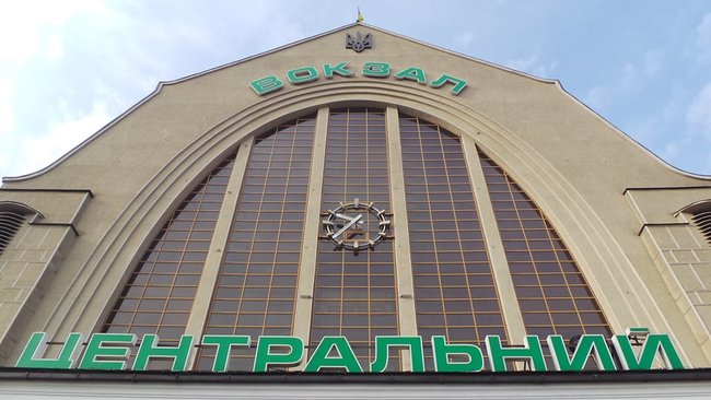 Спецпоїзд Москва-Київ привіз українців на Батьківщину 01