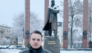 Польський політик Якуб Клімас зробив провокаційну заяву біля пам’ятника Бандері у Львові