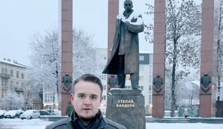 Польский политик Климас у памятника Бандере во Львове: "Мы должны заставить украинцев положить конец бандеризму"