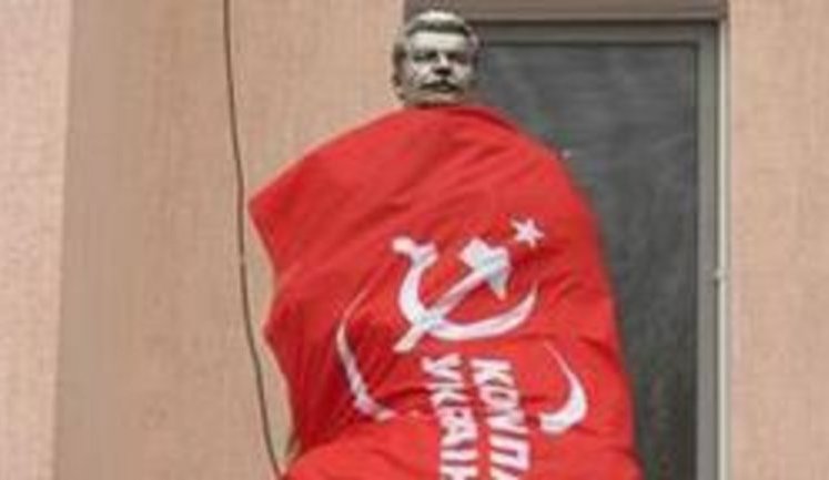 Нашли виновных: За памятник Сталину арестовали двух свободовцев.
