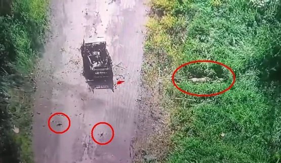 український безпілотник таранить ворожий бпла