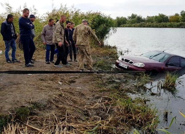 Автомобиль с водителем утонул в Днестре на Одесчине, - ГСЧС 02