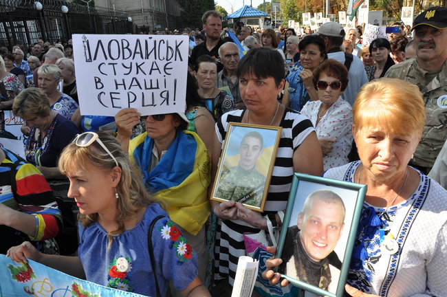 Ilovaisk tragedy anniversary: relatives of fallen servicemen picketing Russian embassy in Kyiv 29