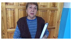"Боже, береги Авдеевку!" – слова написаны под моим огромным портретом на разбомбленной девятиэтажке, возле которой муж получил ранение", - учительница Марина Марченко
