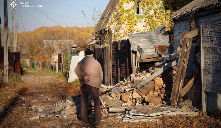 Наслідки атаки дронів РФ на Чернігівщині: пошкоджені будинки, двоє постраждалих. ФОТОрепортаж