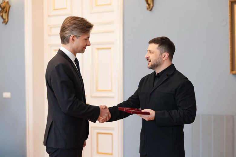 Зеленский вручил Будрису орден За заслуги