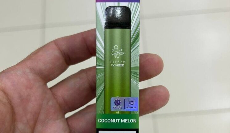 У київських ТРЦ масово продають контрабандні електронні сигарети із забороненими добавками. ФОТОрепортаж