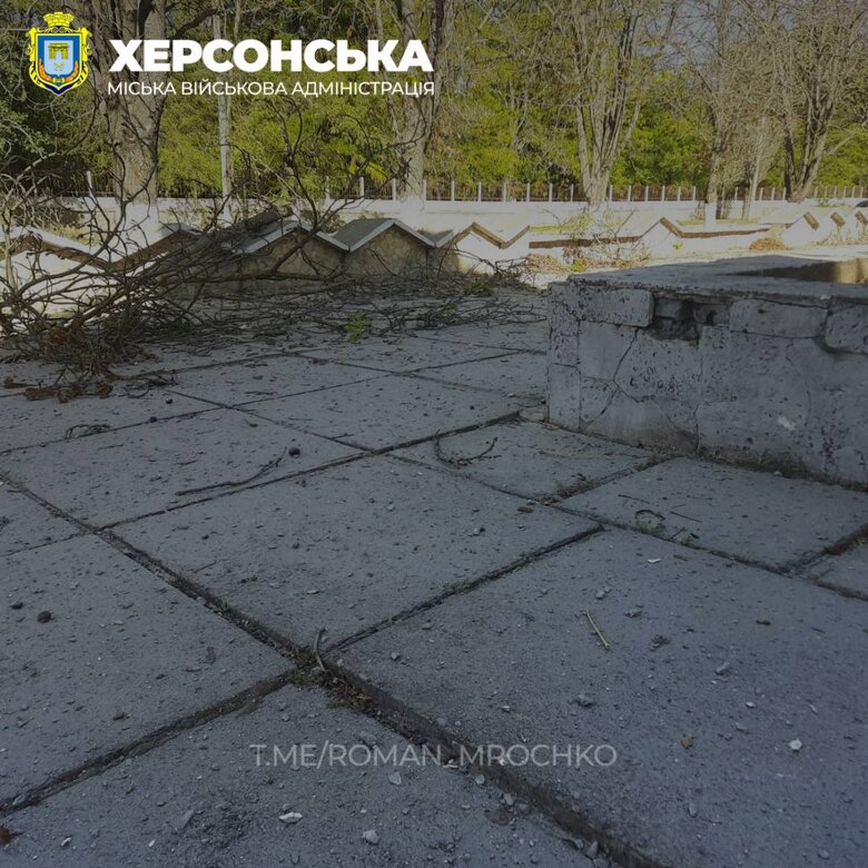 Последствия обстрела Херсона: Ранения получили 4 человека 01