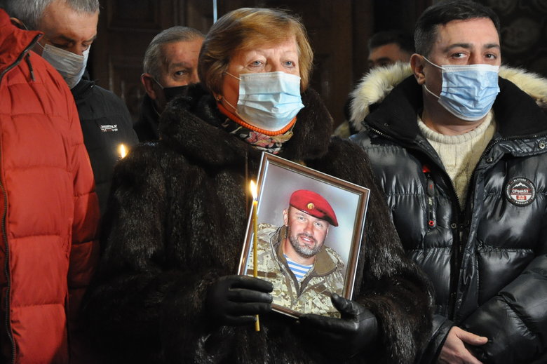 У Києві відбулась панахида за загиблими захисниками Донецького аеропорту 17 У Києві відбулась панахида за загиблими захисниками Донецького аеропорту 17