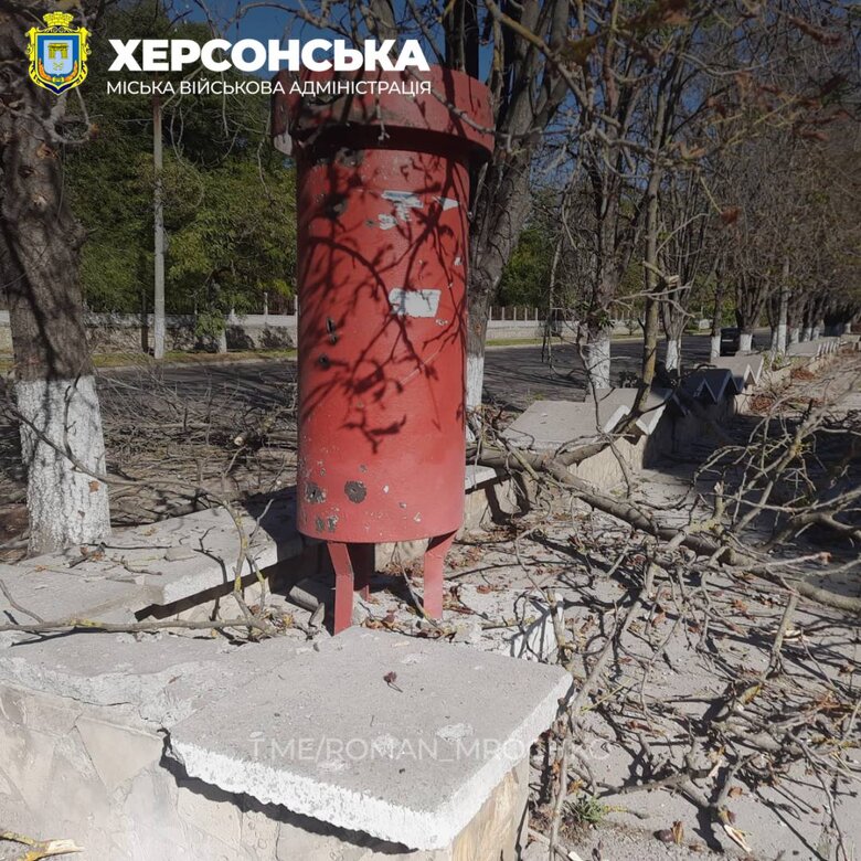 Последствия обстрела Херсона: Ранения получили 4 человека 02