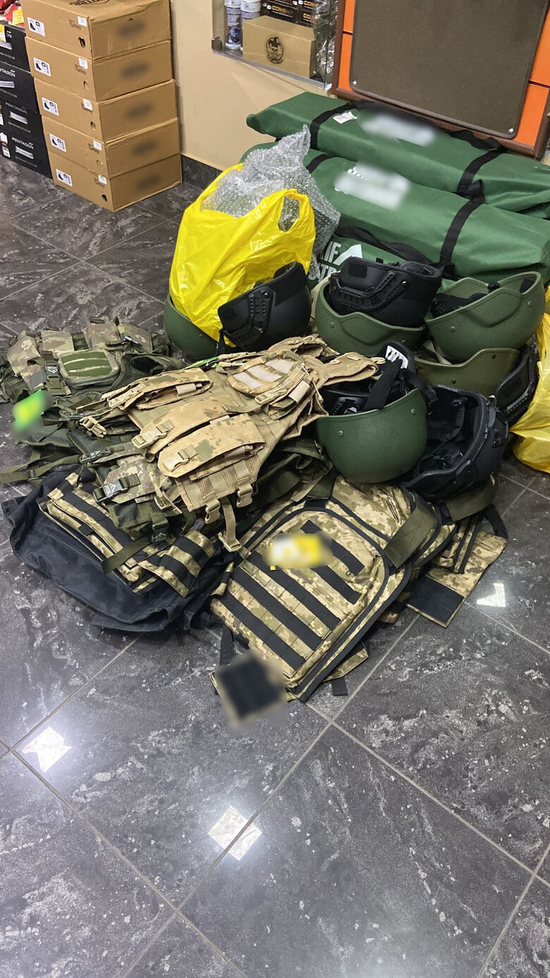 Правоохранители изъяли из магазинов Черкасской и Николаевской областей товары военного назначения на сумму в 5 млн грн, - Офис генпрокурора 05