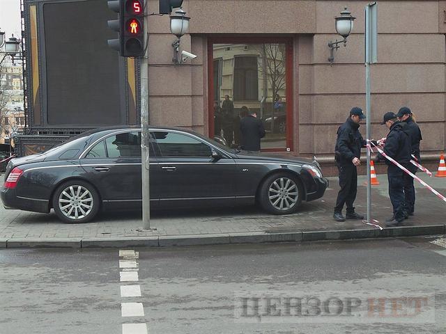 Experts complete examination of Voronenkov murder scene 07 Experts complete examination of Voronenkov murder scene 07