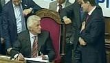 Шенцев не только сломал Литвину микрофон, но и угрожал вынести спикера с трибуны. ВИДЕО.