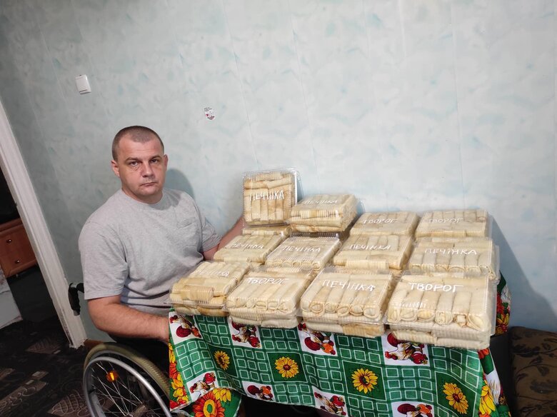 Надіслав на фронт понад 60 000 бойових смаколиків. А бійці мені - тільняшку і прапор. Голову орка ще не замовляв! - Євген Компанець із Черкас 01