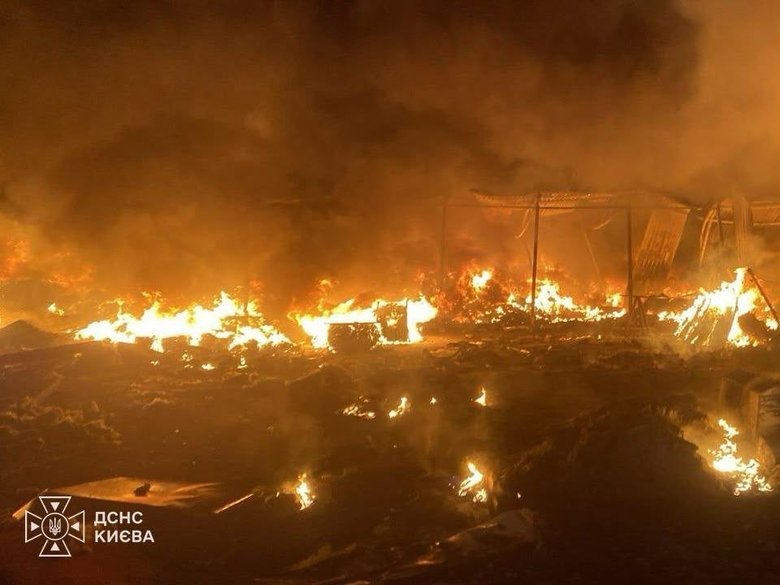 Атака РФ на Киев: горели дома, гаражи и склады, есть пострадавшие