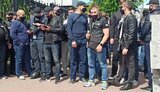 Сьогодні суд розгляне апеляцію на домашній арешт Медведчука: Біля стін будівлі зібралися "тітушки". ВІДЕО+ФОТОрепортаж (оновлено)