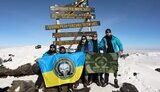 Українські військові на протезах піднялися на Кіліманджаро