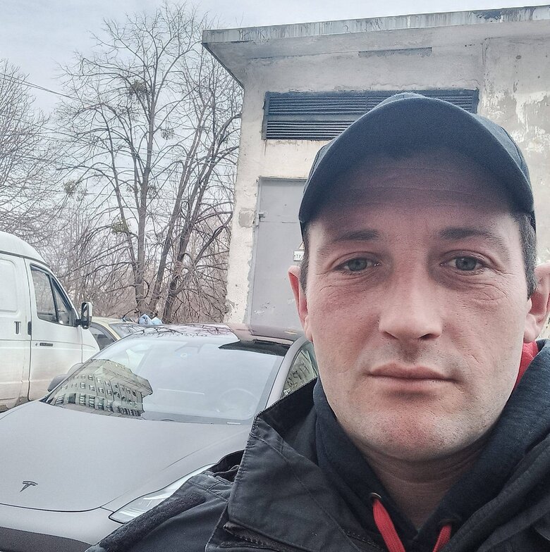 Погрузила останки сожженного сына на тачку, повезла к дому и похоронила в воронке от снаряда, - Елена Валиулина о зверстве россиян на Харьковщине 05