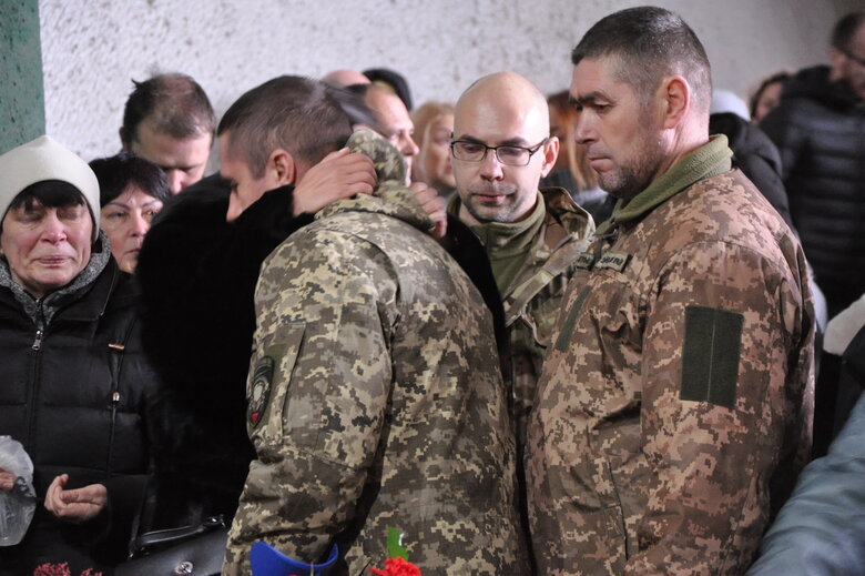 Із режисером монтажу Віктором Ониськом, який загинув у боях за Україну, попрощалися у Києві 03