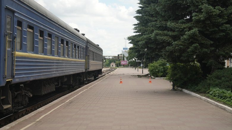 Обстріл Сум: уламки БпЛА впали на вокзал, є поранені