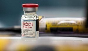 COVID-вакцина Moderna дает вдвое больше антител, чем Pfizer, - исследование